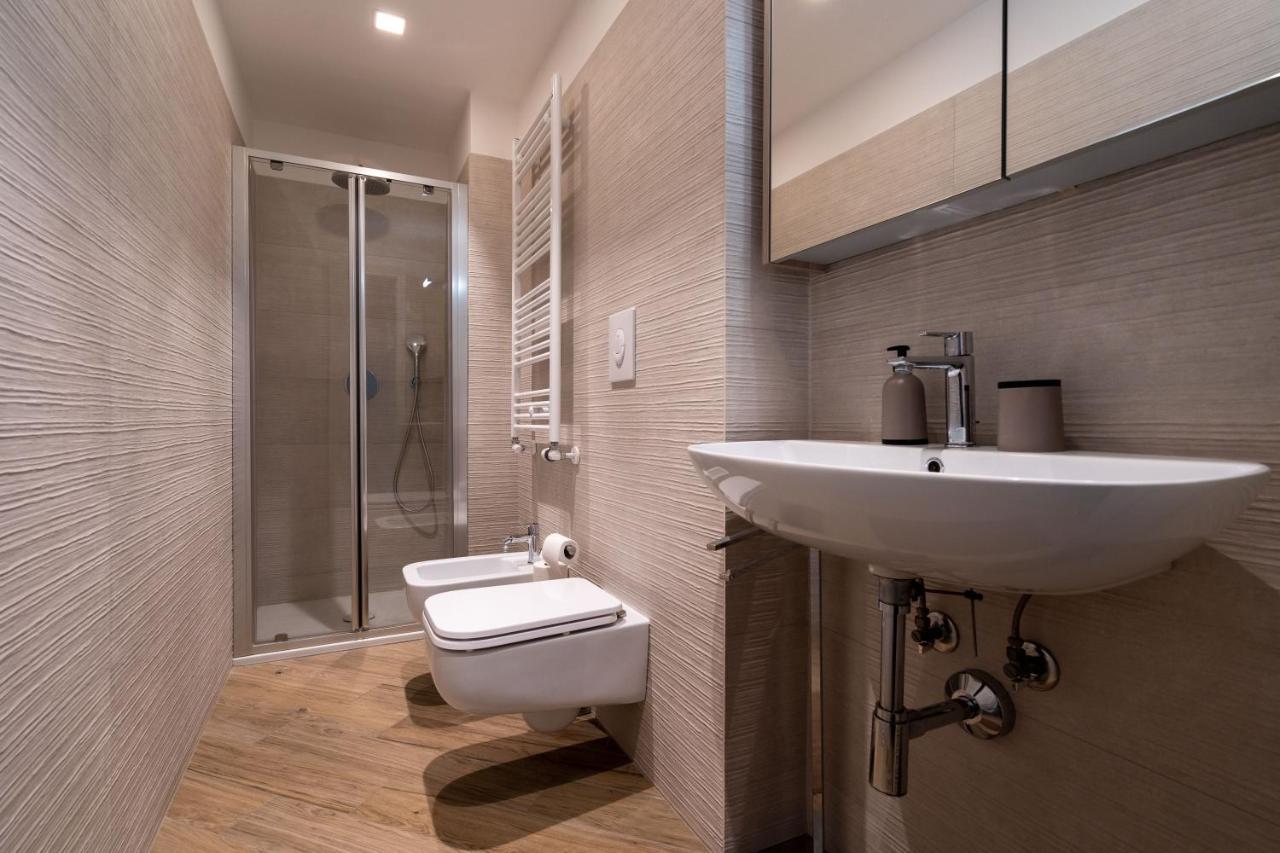 Aurealiving - Trastevere Suite With Rooftop & Gym, Your Place In Rzym Zewnętrze zdjęcie