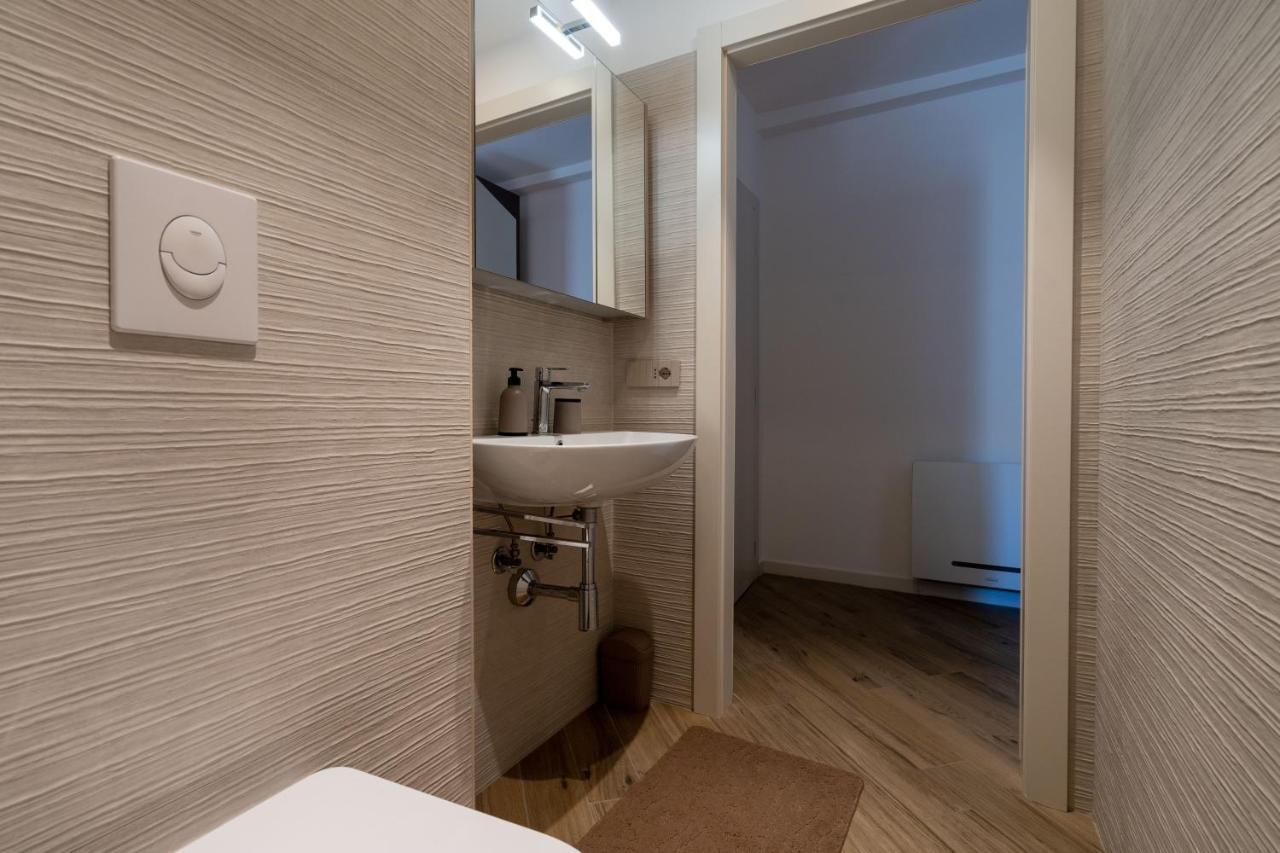 Aurealiving - Trastevere Suite With Rooftop & Gym, Your Place In Rzym Zewnętrze zdjęcie